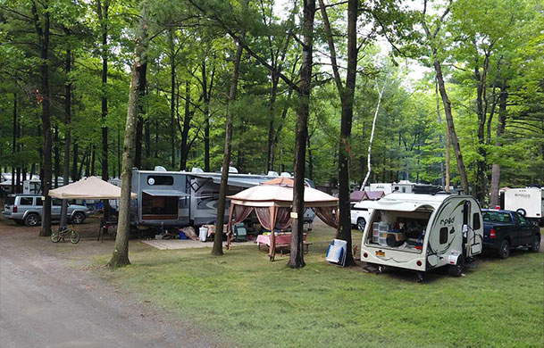 Full hookup W/E/S RV campsite at Adventure Bound Deer Run